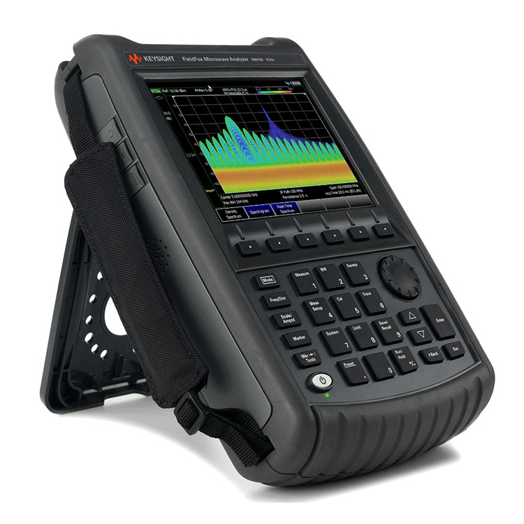 Analizor portabil de spectru cu microunde FieldFox N9915B