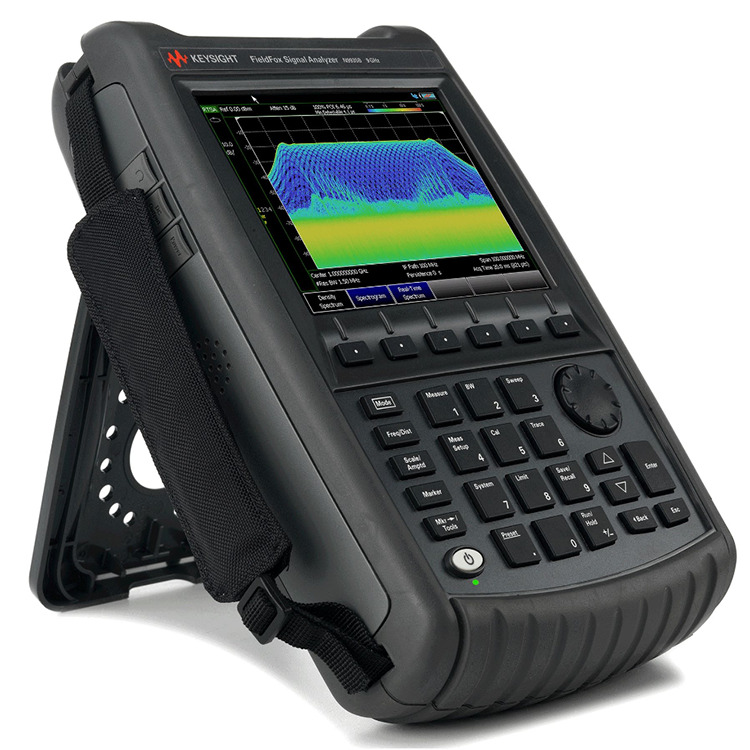 Analizor portabil de spectru cu microunde FieldFox N9935B