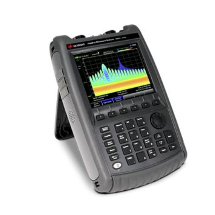 Analizor portabil de spectru cu microunde FieldFox N9950B